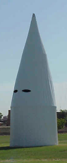 CAPIROTES E HIPOCRESÍAS