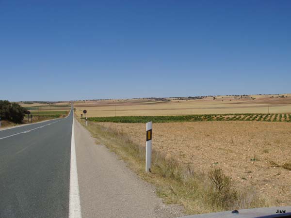 una recta interminable ... una distancia insalvable ... lejos castilla
